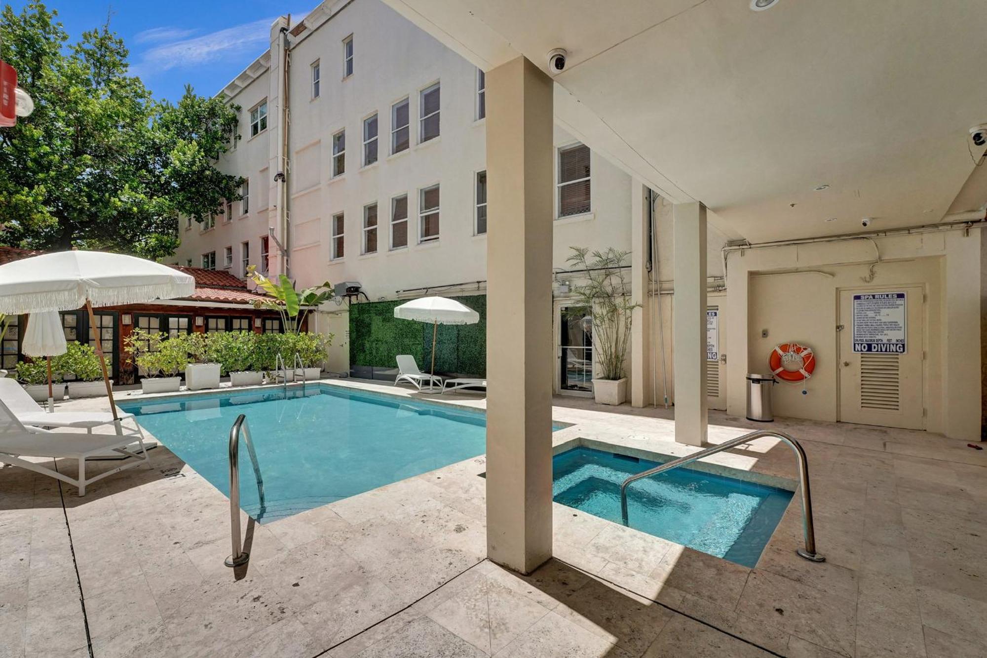 Slice Of Paradise Steps To The Beach- California King Bedroom And Sofa Bed Miami Beach Exterior photo