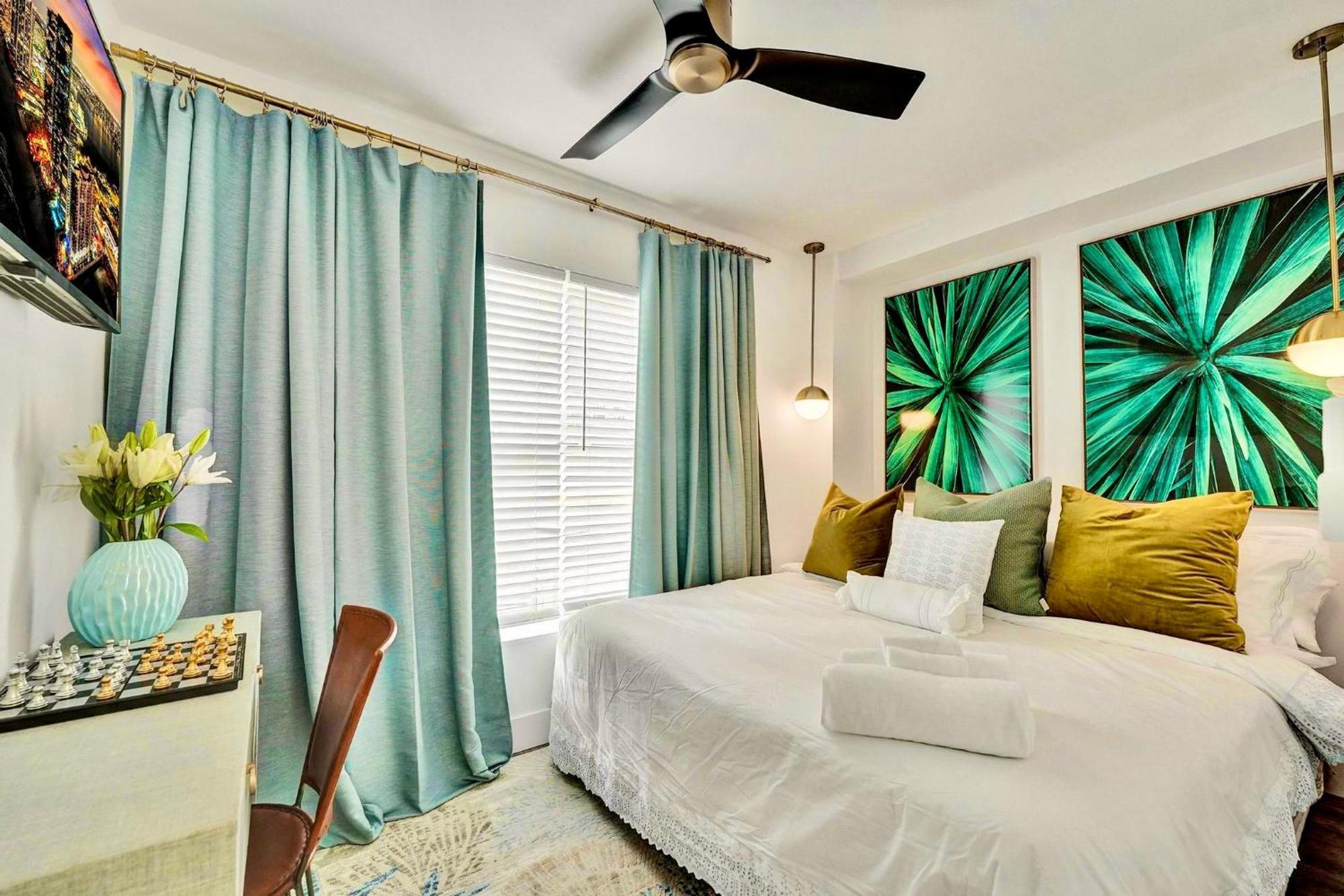 Slice Of Paradise Steps To The Beach- California King Bedroom And Sofa Bed Miami Beach Exterior photo