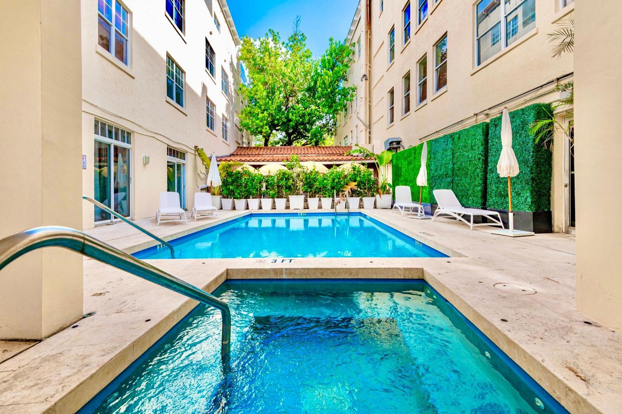 Slice Of Paradise Steps To The Beach- California King Bedroom And Sofa Bed Miami Beach Exterior photo